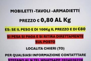 Liquidazione tavoli, armadietti e scaffalature leggere