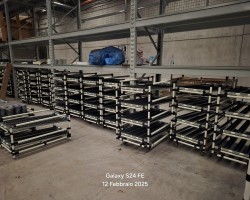 Liquidazione carrelli porta contenitori con rulliere