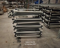 Liquidazione carrelli porta contenitori con rulliere