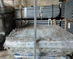 Liquidazione paletti in ferro zincato per ringhiere