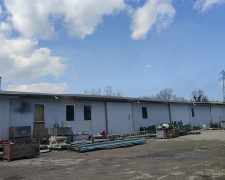 Liquidazione struttura mobile in ferro con copertura e portoni di entrata