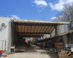 Liquidazione tettoia mobile con struttura in ferro e copertura telonata