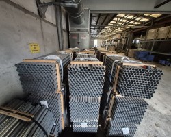 Liquidazione tubi in ferro con diametro 4 cm. lunghezza 1,50 mt 