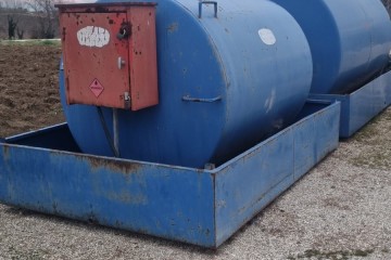 Liquidazione Serbatoi Di gasolio con Vasca di contenimento 